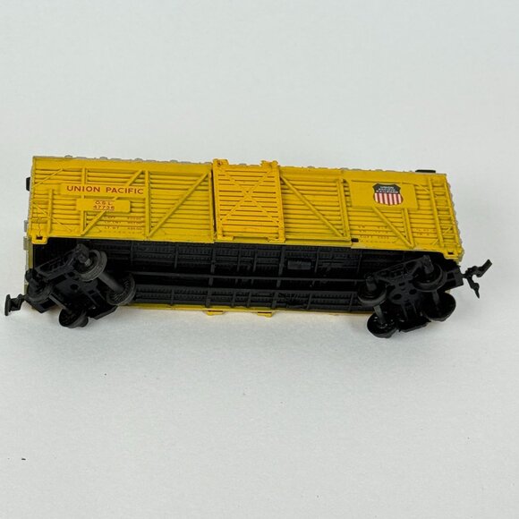 HO Scale Vintage Model Train Cars 2 Tanker & Freight Model Train Collector - Picture 6 of 10
